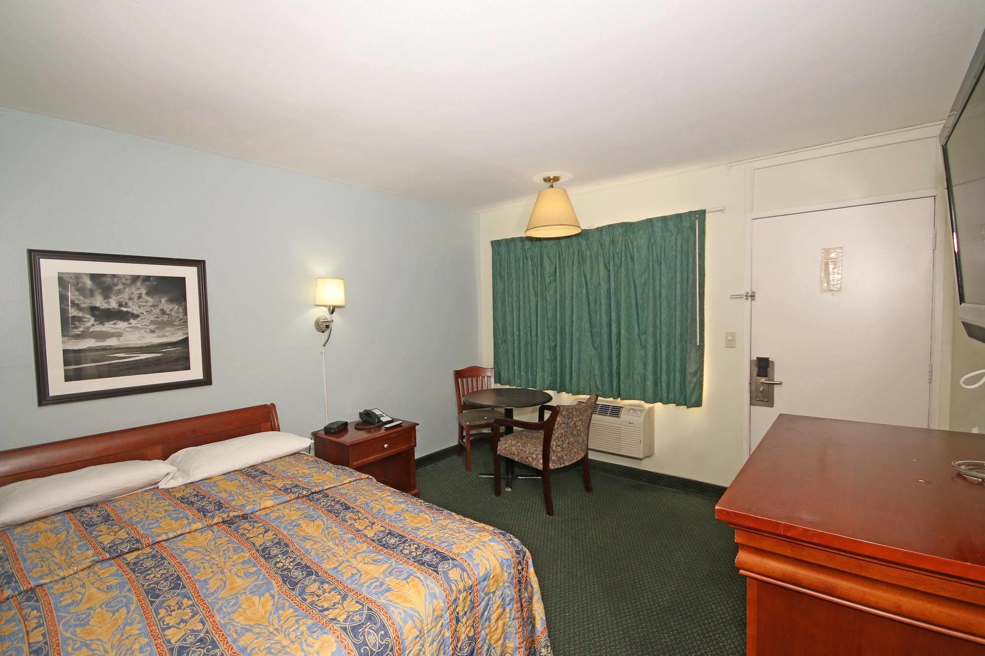 Royal Inn And Suites Charlotte Airport 외부 사진